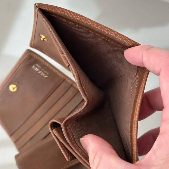 Prada Vitello Leather Move Bi-fold Wallet in Caramel Textured Leather - Picture 2 of 6